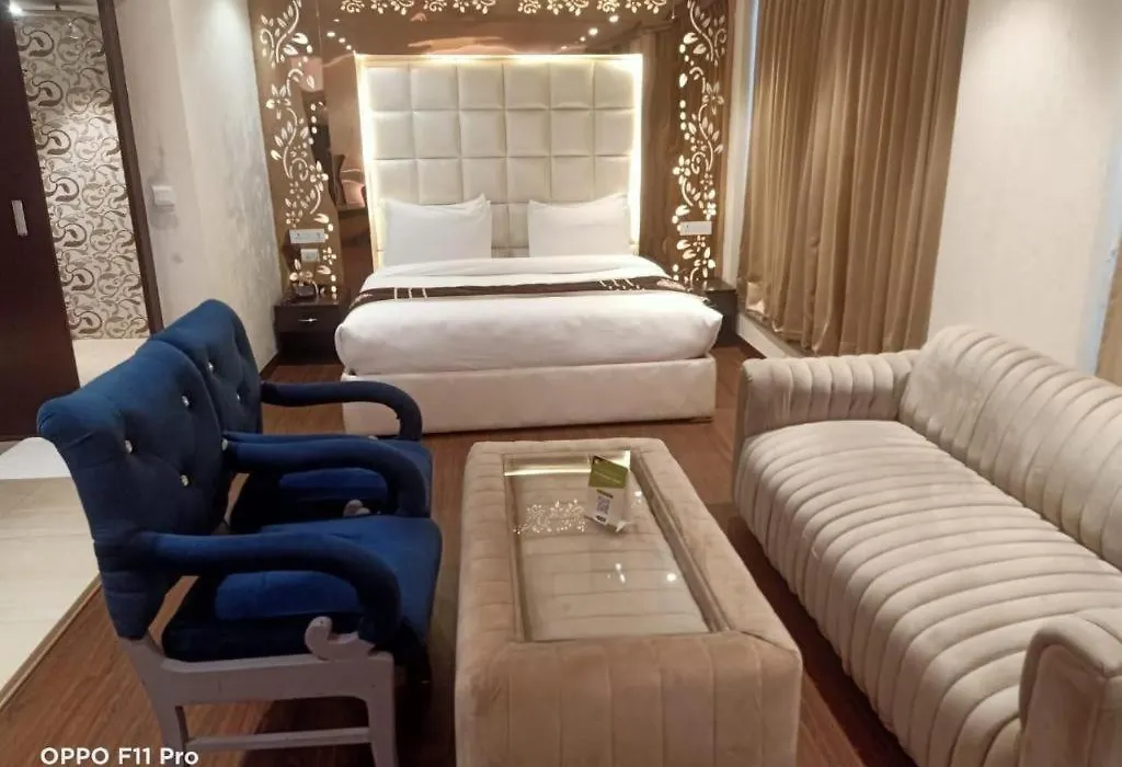 Hotel Signature Grand-1